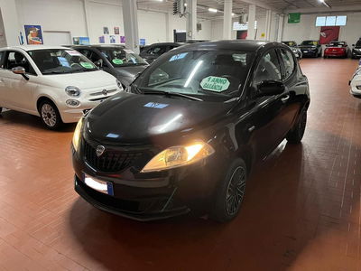 Lancia Ypsilon 1.0 FireFly 5 porte S&amp;S Hybrid Silver Plus del 2024 usata a Altopascio