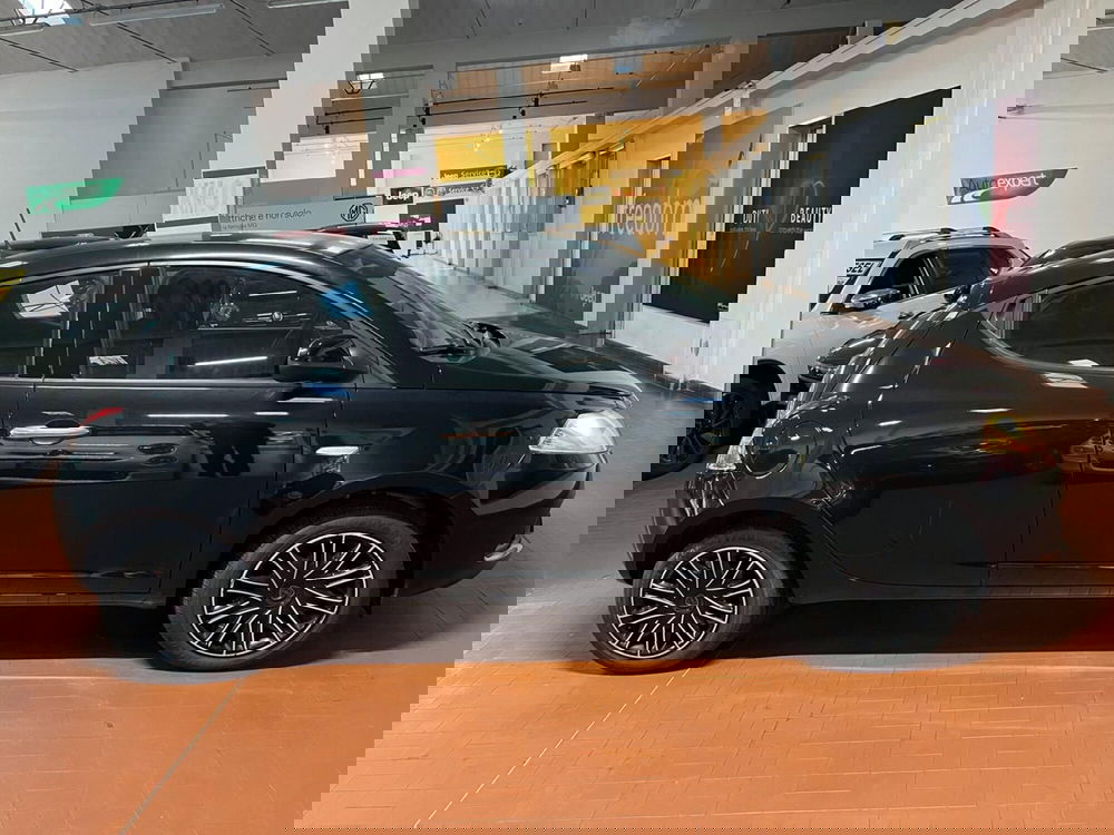 Lancia Ypsilon usata a Lucca (4)