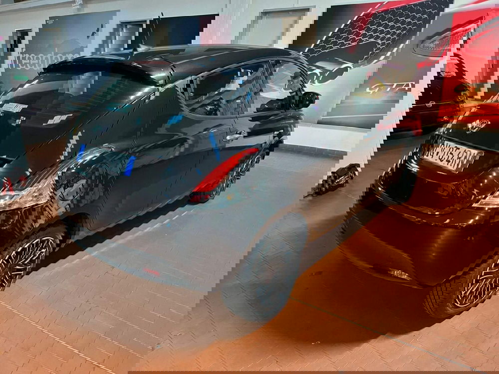 Lancia Ypsilon usata a Lucca (5)