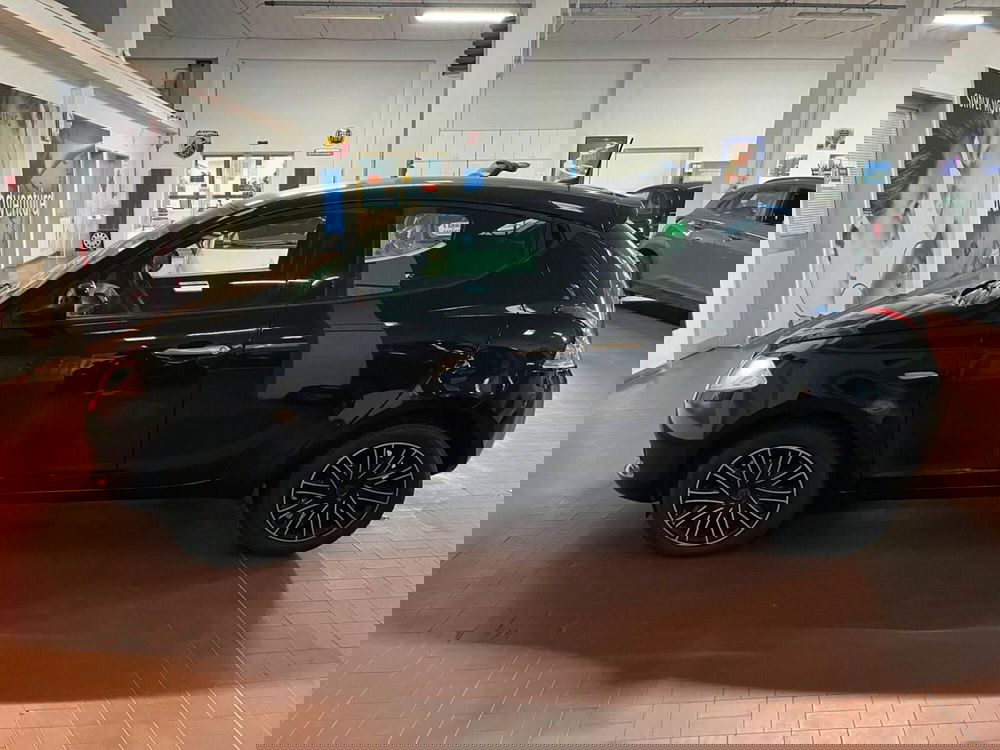 Lancia Ypsilon usata a Lucca (8)