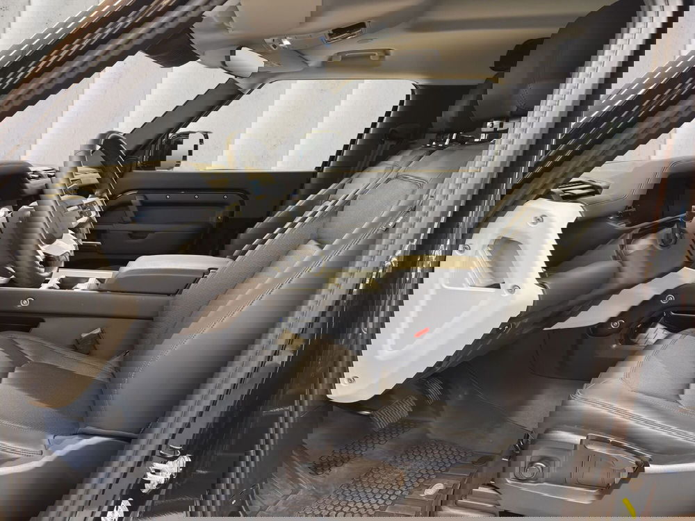 Land Rover Defender usata a Milano (14)