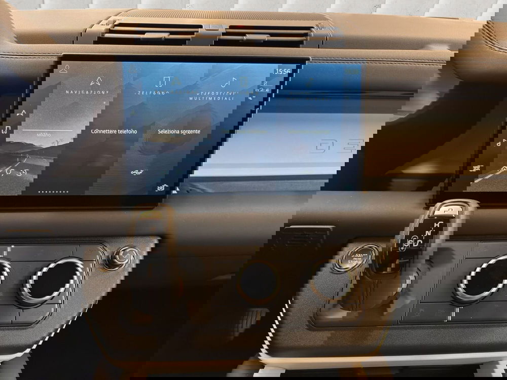 Land Rover Defender usata a Milano (15)