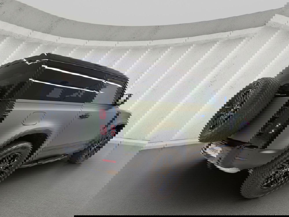 Land Rover Defender usata a Milano (2)