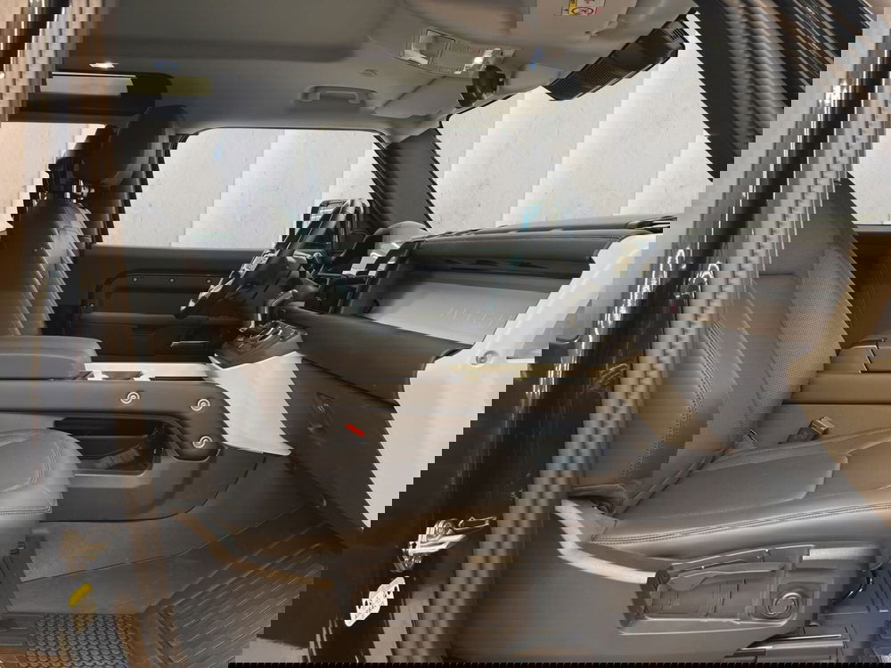 Land Rover Defender usata a Milano (3)