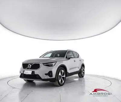Volvo XC40 2.0 b3 Core auto del 2025 usata a Viterbo