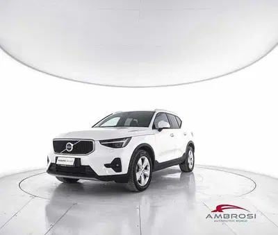 Volvo XC40 2.0 b3 Core auto del 2025 usata a Viterbo