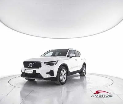Volvo XC40 2.0 b3 Core auto del 2025 usata a Viterbo