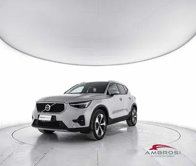 Volvo XC40 2.0 b3 Core auto del 2025 usata a Viterbo