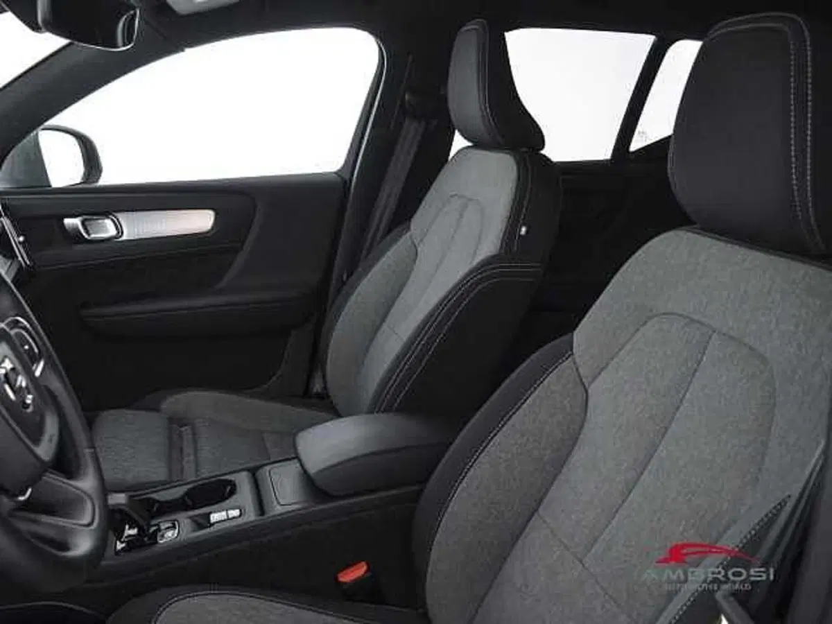 Volvo XC40 usata a Viterbo (9)