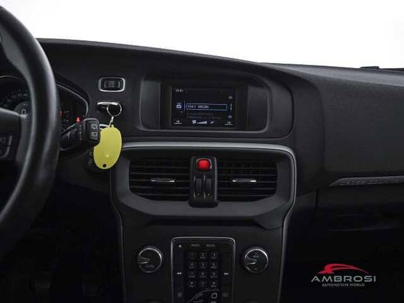Volvo V40 Cross Country usata a Viterbo (16)
