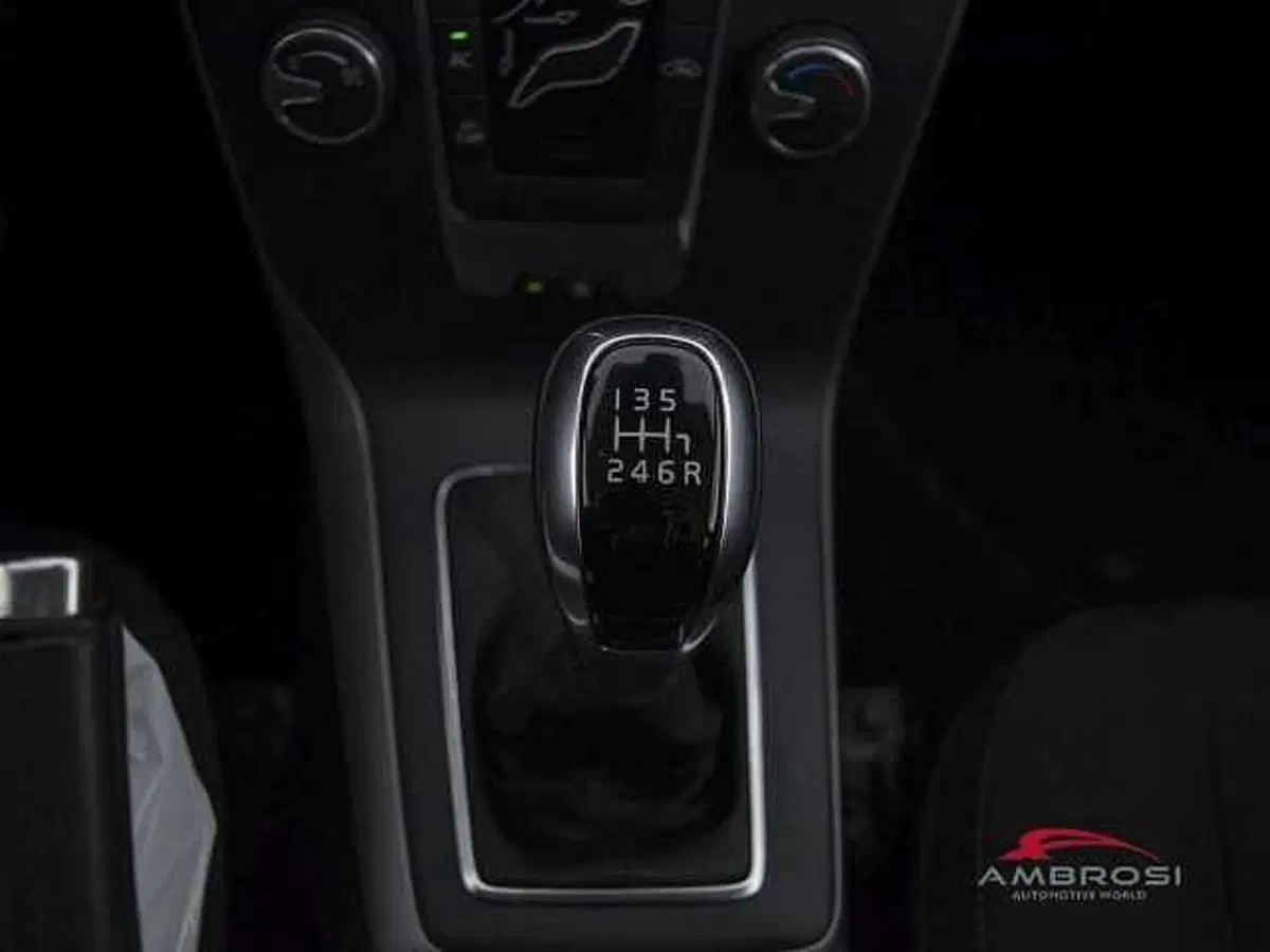 Volvo V40 Cross Country usata a Viterbo (17)