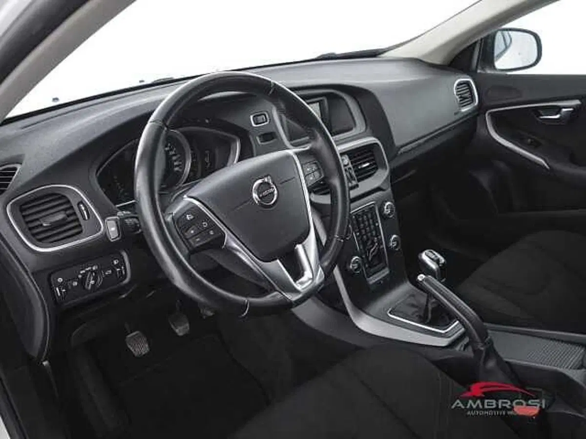 Volvo V40 Cross Country usata a Viterbo (8)