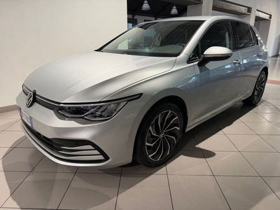 Volkswagen Golf 1.0 eTSI EVO DSG Life del 2023 usata a Genova