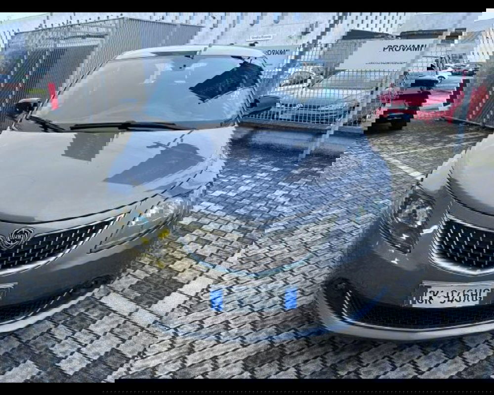 Lancia Ypsilon usata a Bologna (2)