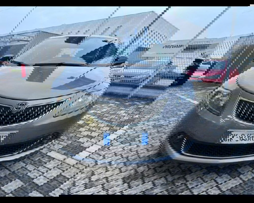 Lancia Ypsilon usata a Bologna (3)