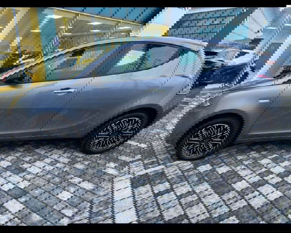 Lancia Ypsilon usata a Bologna (4)