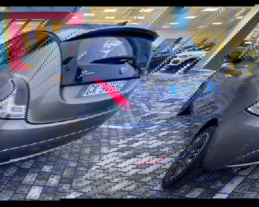 Lancia Ypsilon usata a Bologna (7)