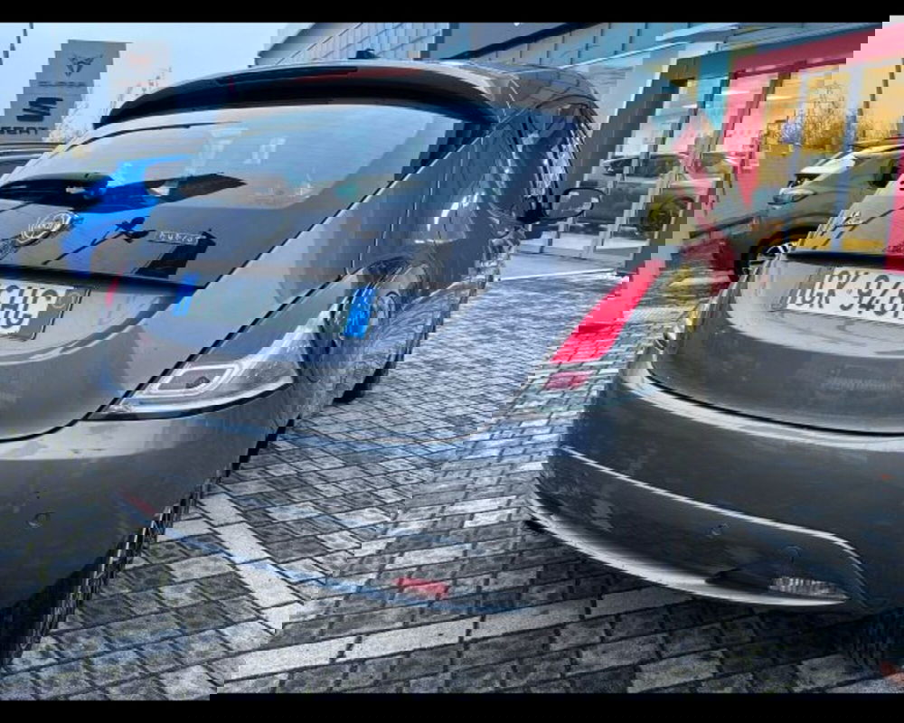 Lancia Ypsilon usata a Bologna (8)