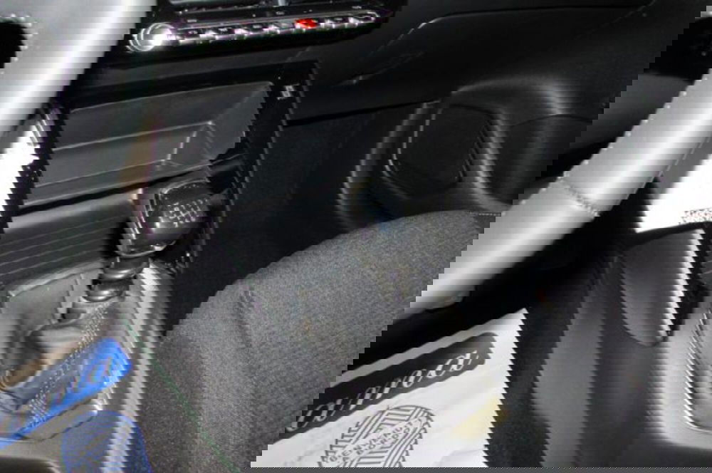 Peugeot 208 nuova a Milano (11)