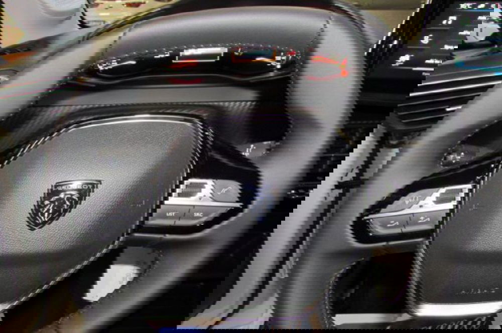 Peugeot 208 nuova a Milano (12)