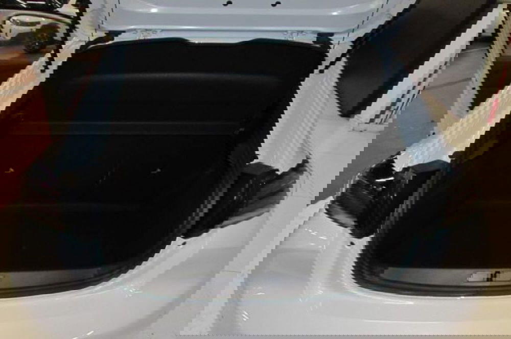 Peugeot 208 nuova a Milano (14)