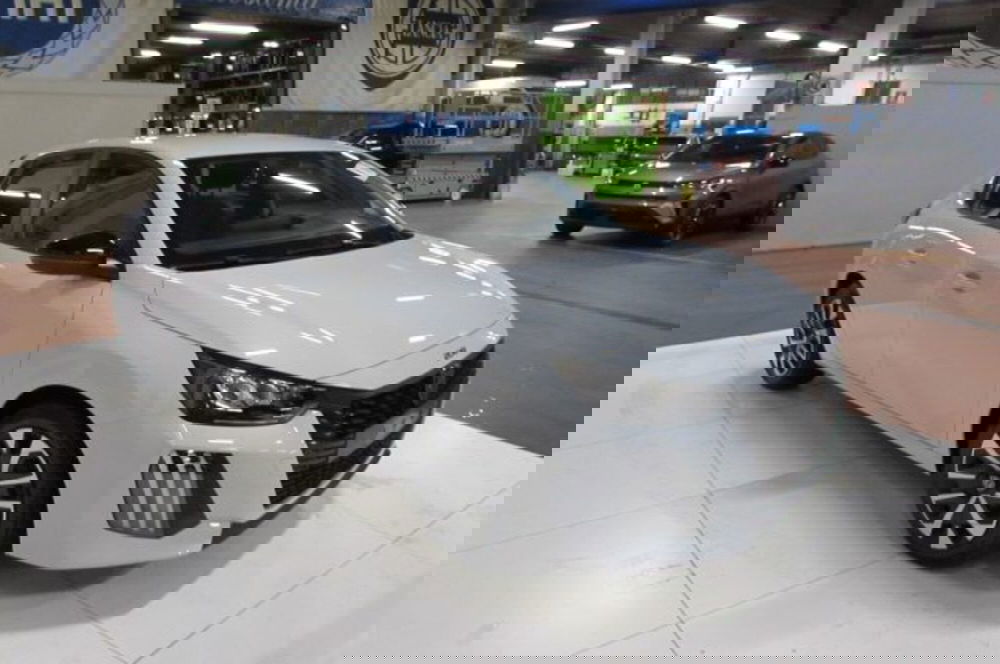 Peugeot 208 nuova a Milano (2)