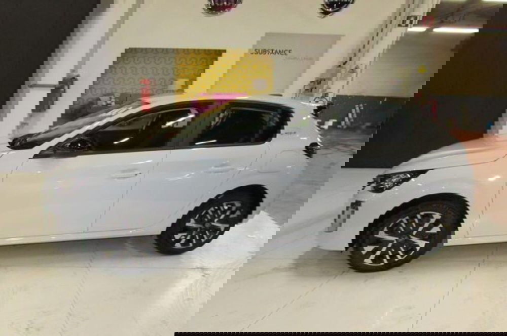 Peugeot 208 nuova a Milano (4)