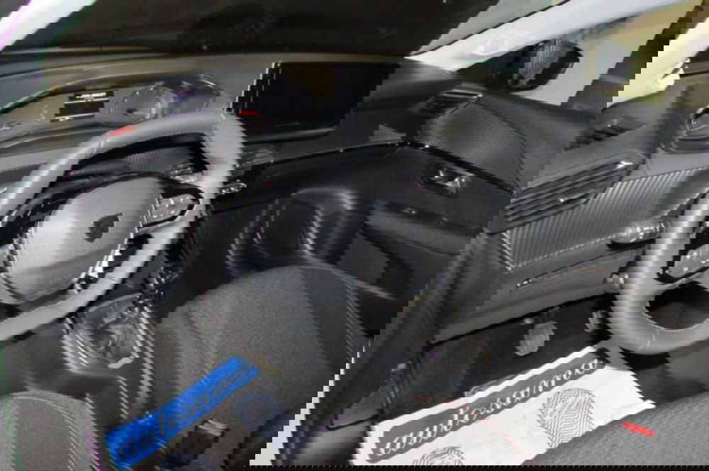 Peugeot 208 nuova a Milano (7)