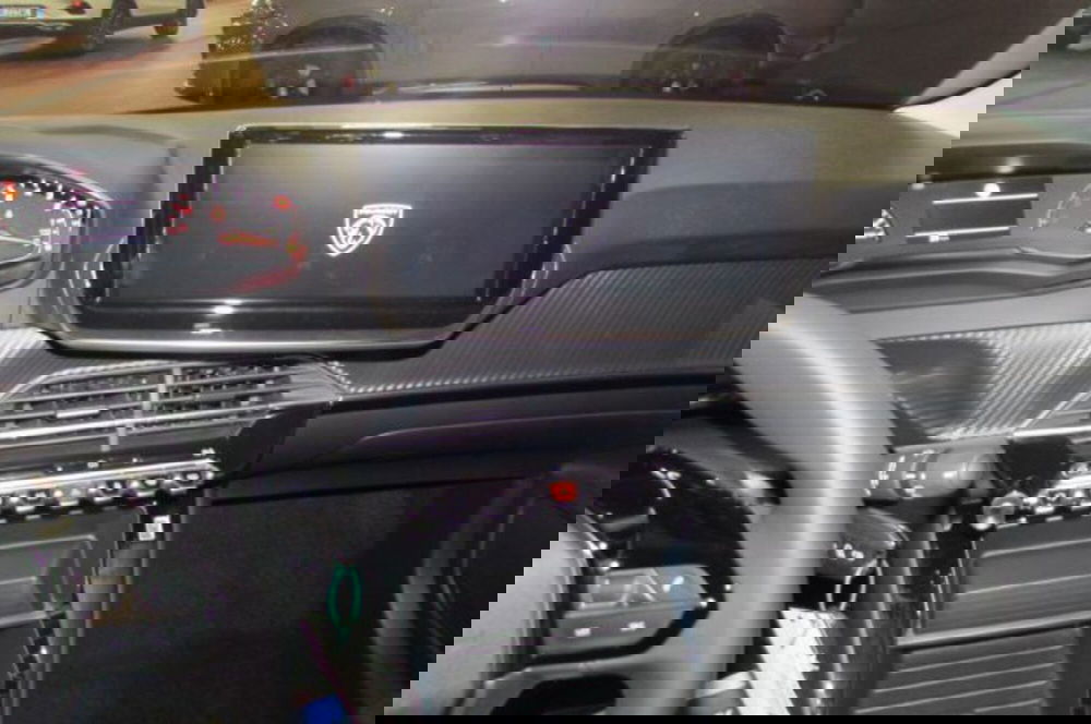 Peugeot 208 nuova a Milano (8)