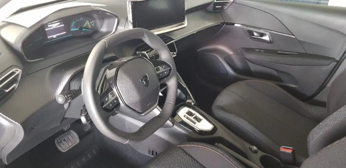 Peugeot 208 nuova a Pordenone (11)