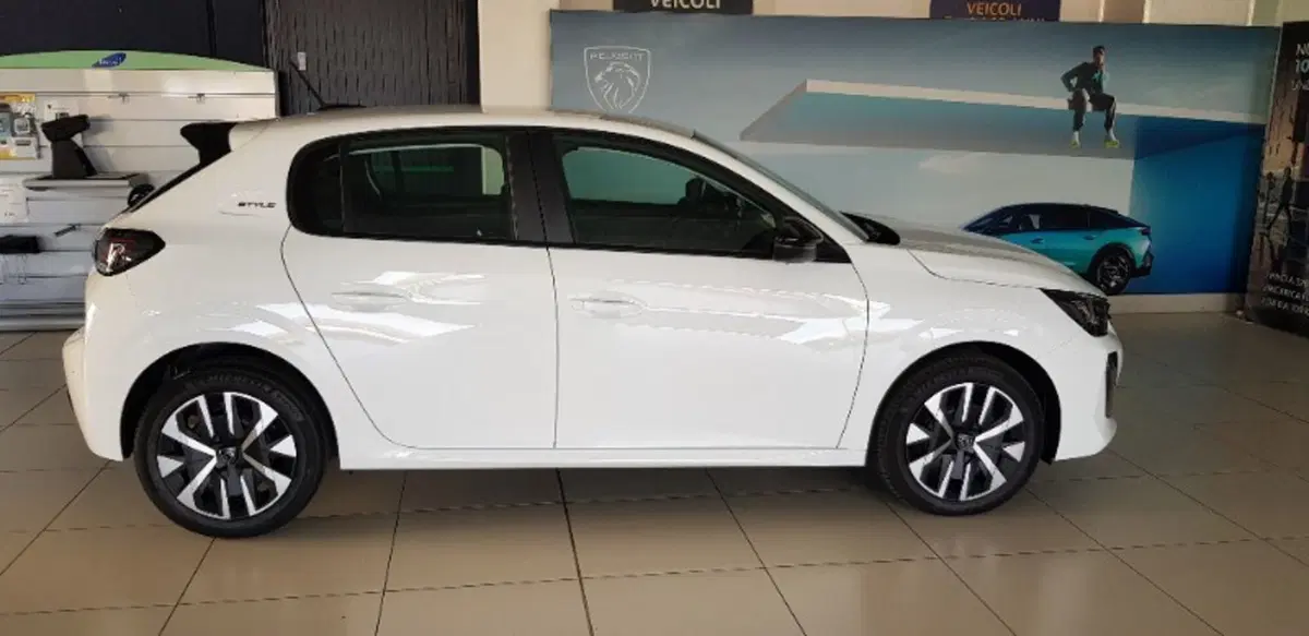 Peugeot 208 nuova a Pordenone (8)