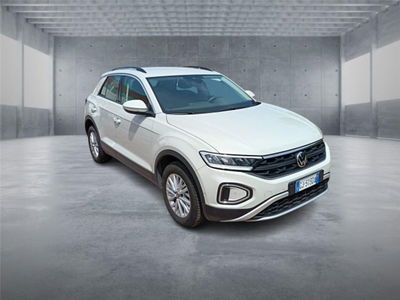 Volkswagen T-Roc 2.0 tdi Life 150cv dsg del 2022 usata a Bari