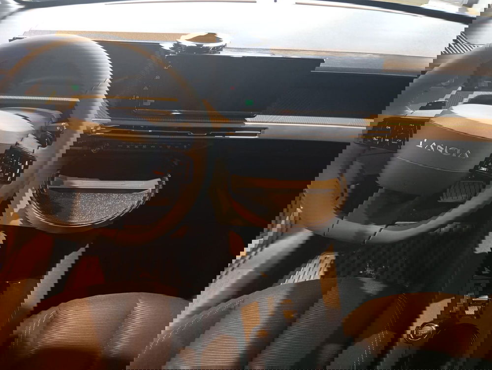 Lancia Ypsilon nuova a Macerata (11)