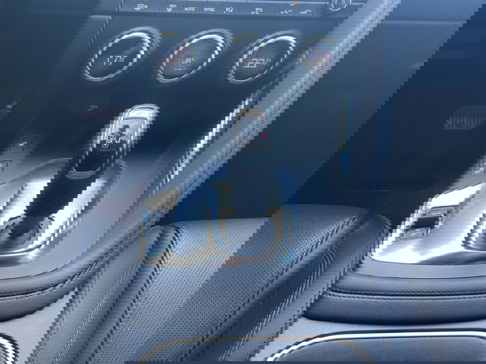 Jaguar E-Pace usata a Torino (13)