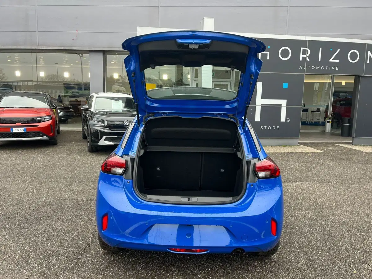 Opel Corsa nuova a Milano (11)