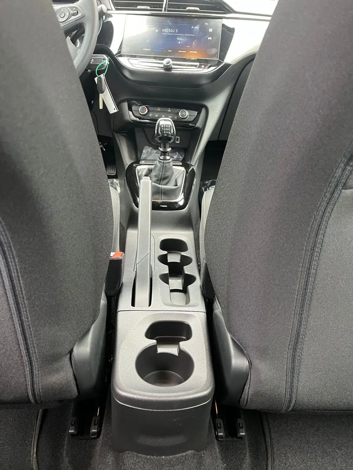 Opel Corsa nuova a Milano (20)