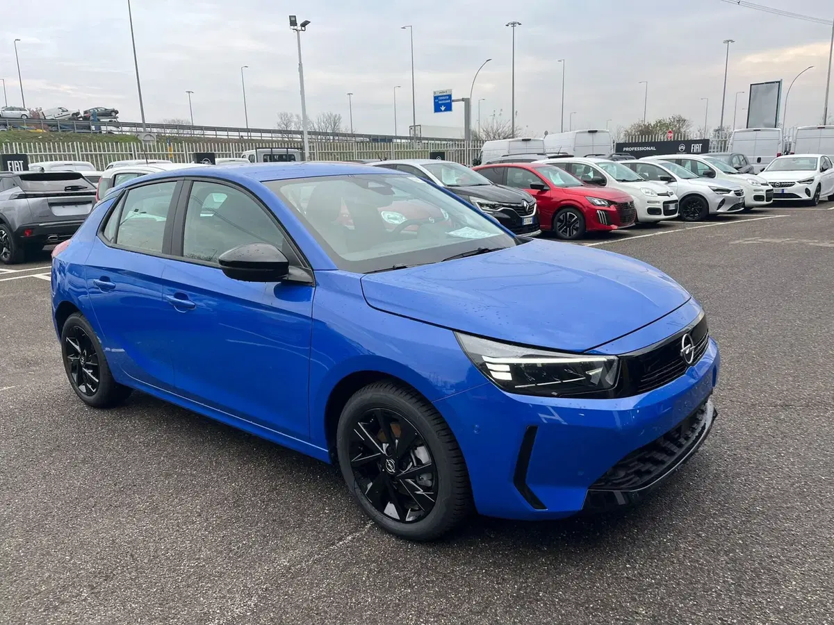 Opel Corsa nuova a Milano (3)