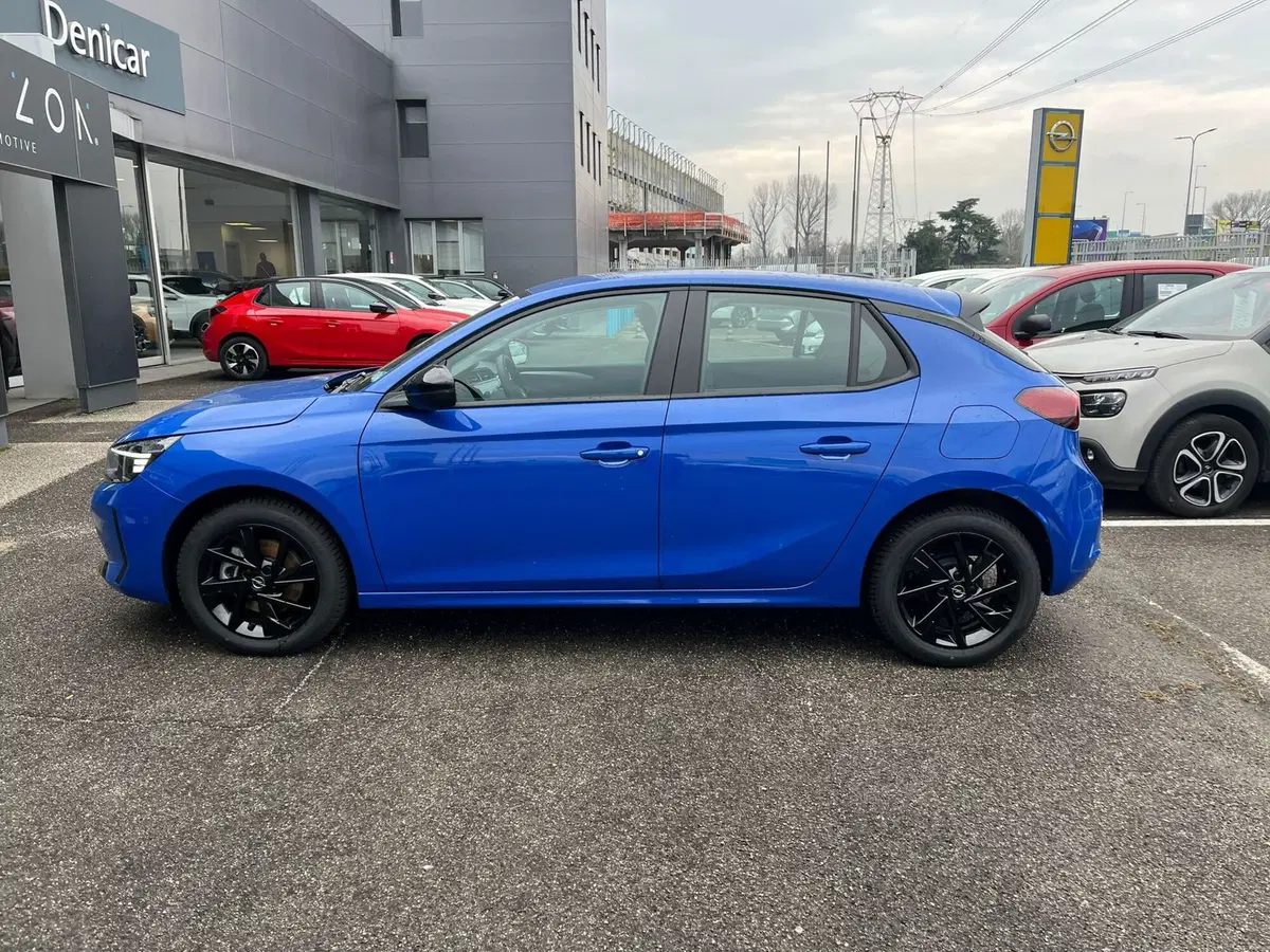 Opel Corsa nuova a Milano (5)