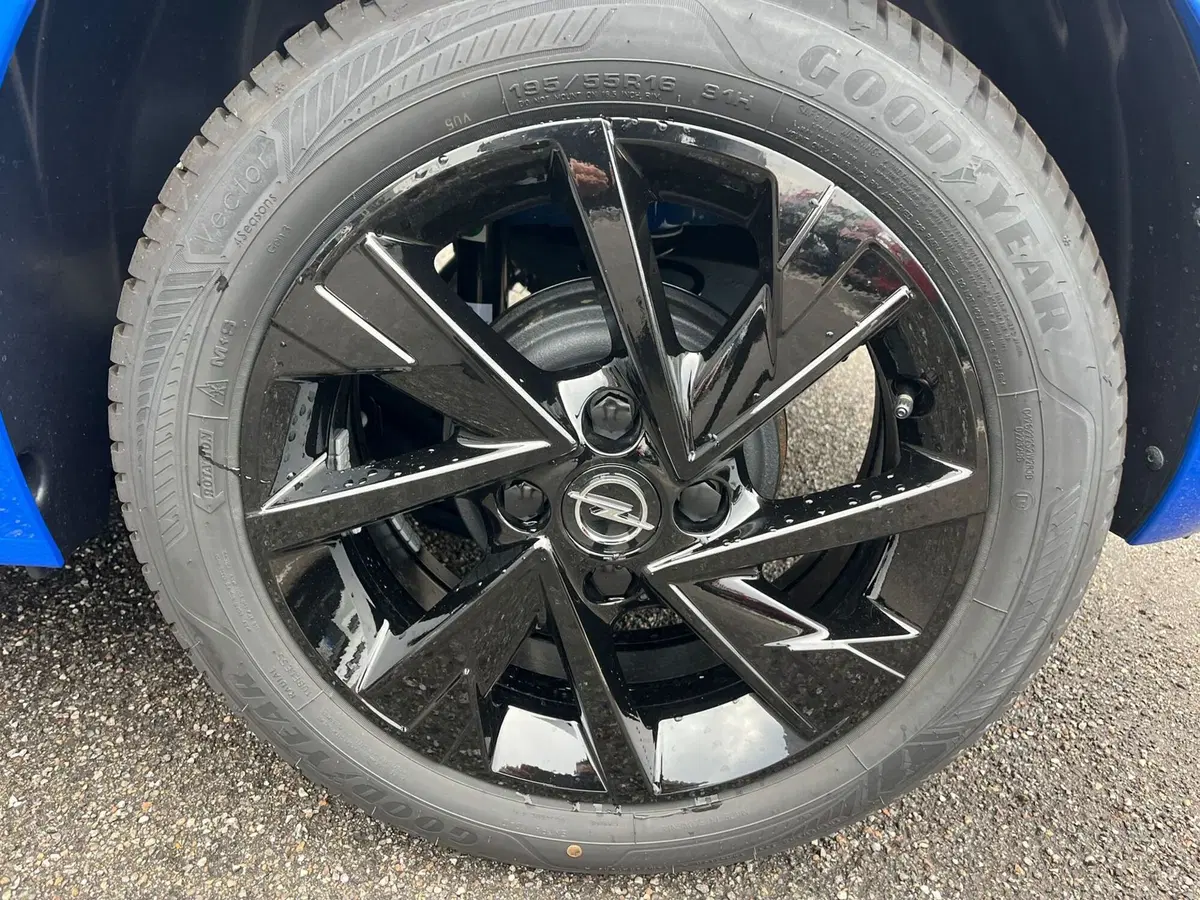 Opel Corsa nuova a Milano (6)