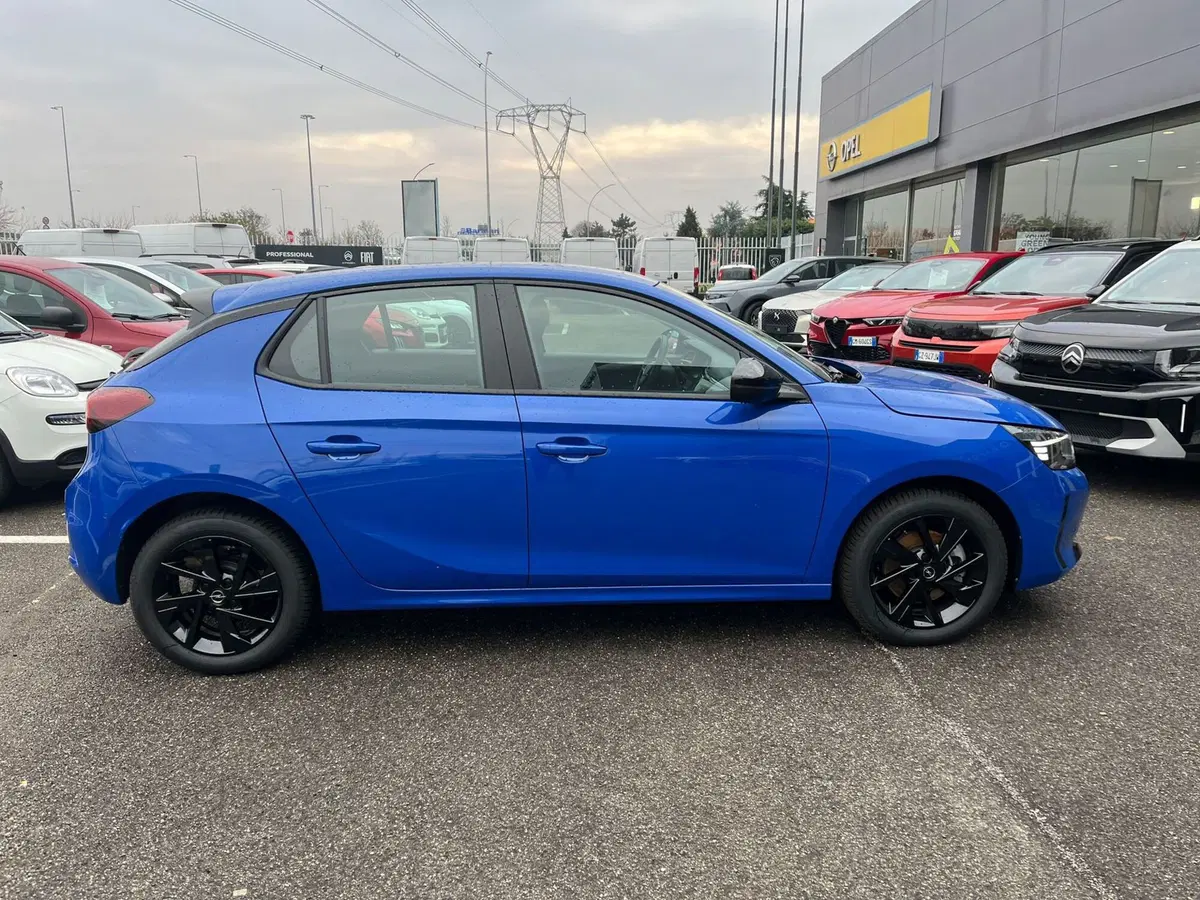 Opel Corsa nuova a Milano (7)