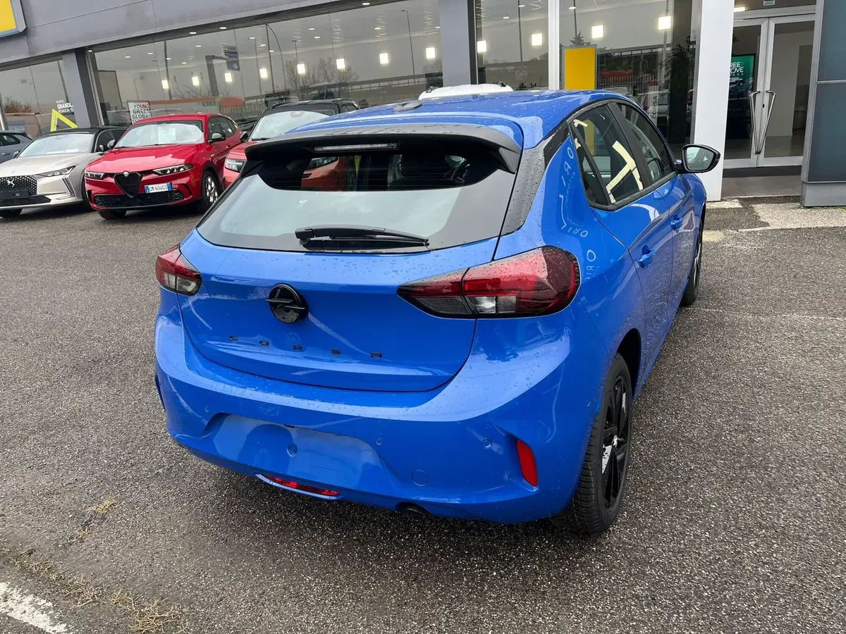 Opel Corsa nuova a Milano (8)