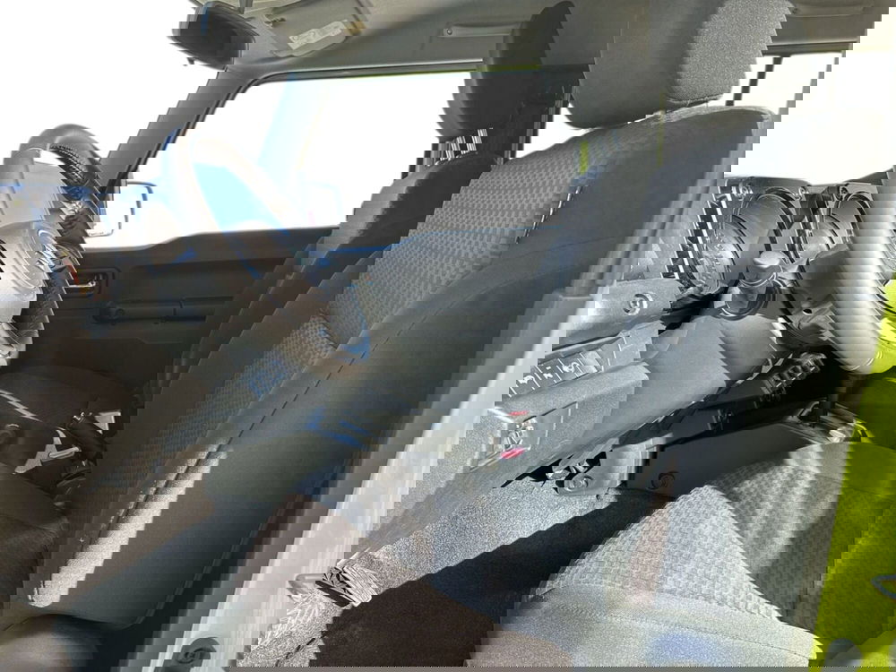 Suzuki Jimny nuova a Pistoia (13)