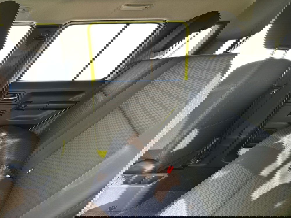 Suzuki Jimny nuova a Pistoia (9)