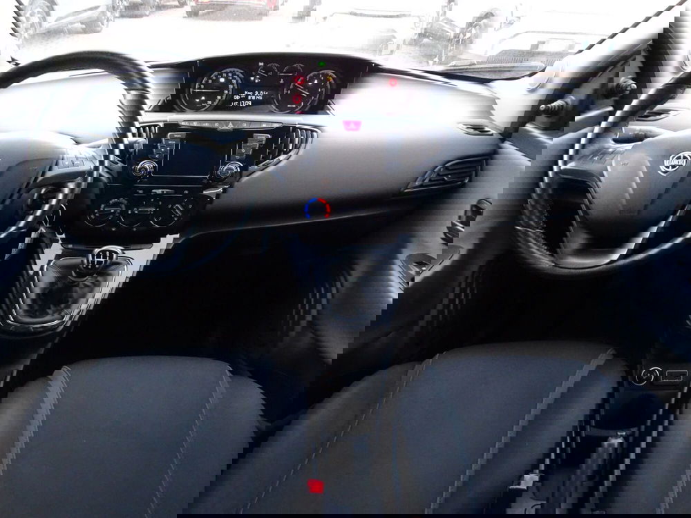 Lancia Ypsilon usata a Treviso (12)