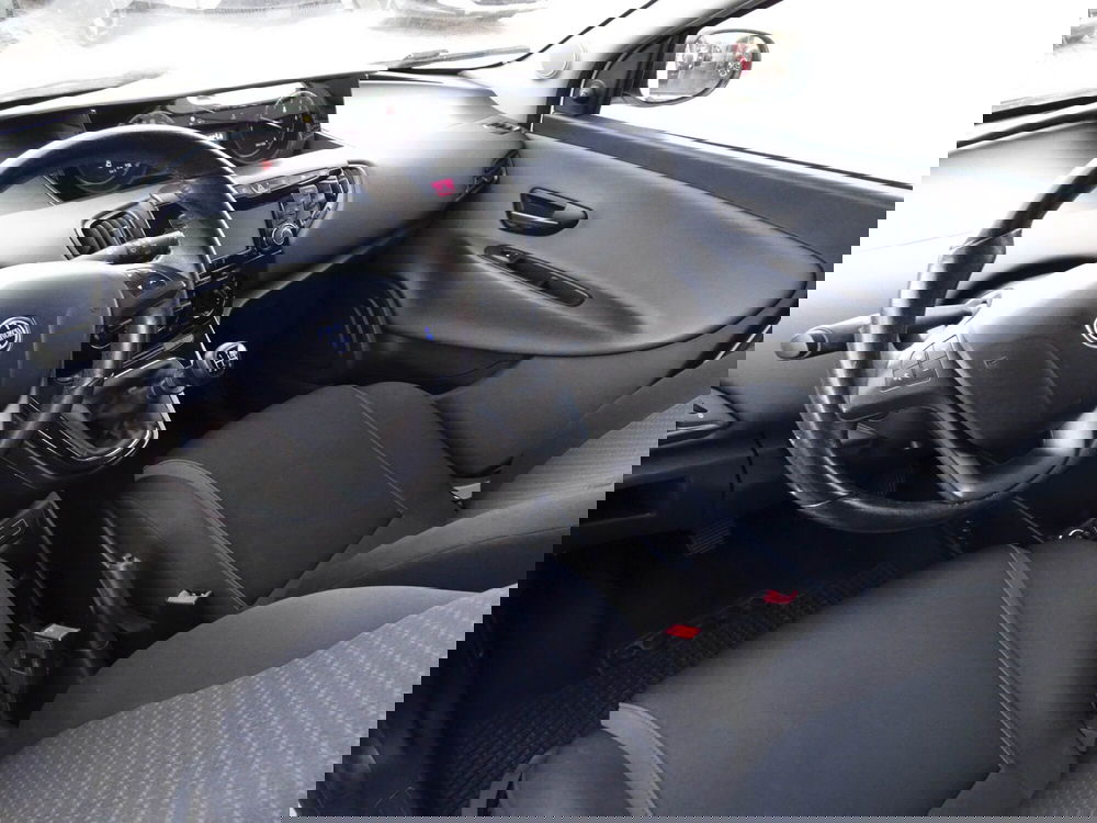 Lancia Ypsilon usata a Treviso (8)