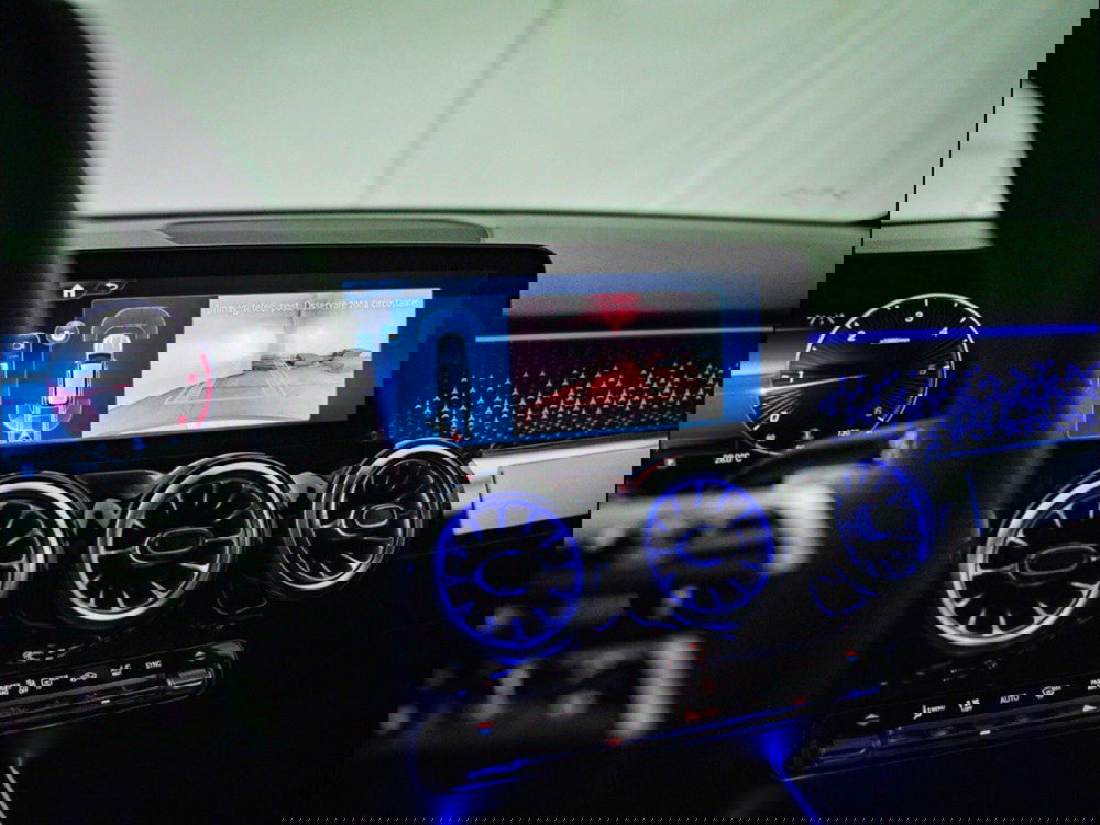 Mercedes-Benz GLB nuova a Macerata (16)