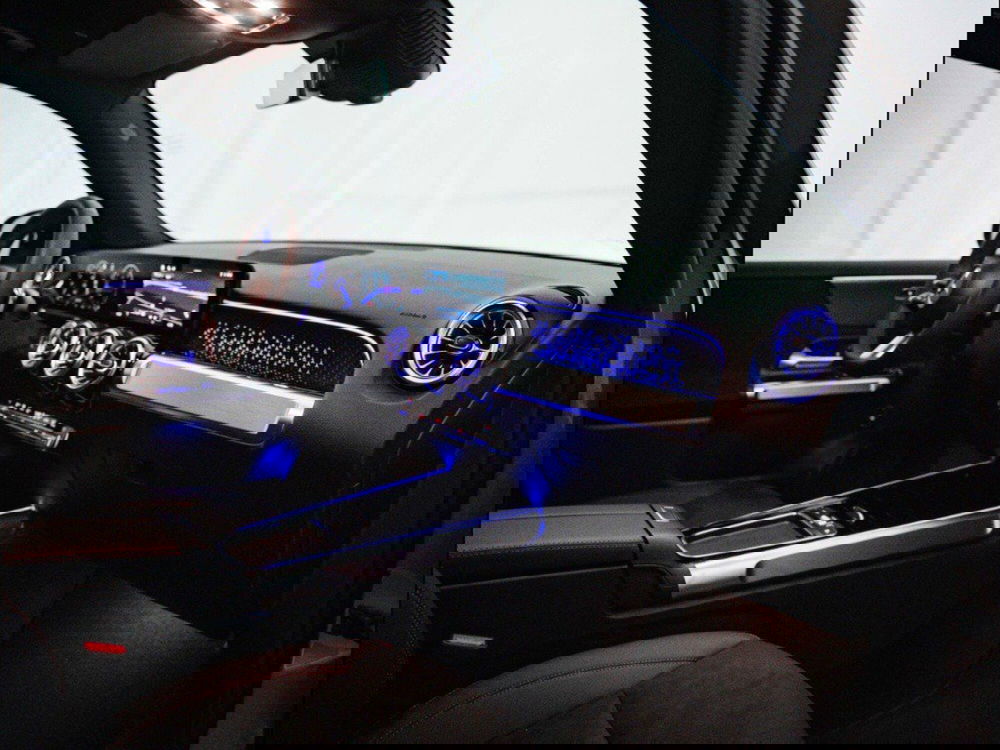 Mercedes-Benz GLB nuova a Macerata (20)
