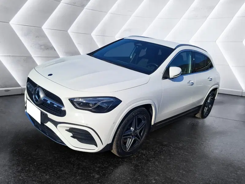 Mercedes-Benz GLA SUV usata a Salerno