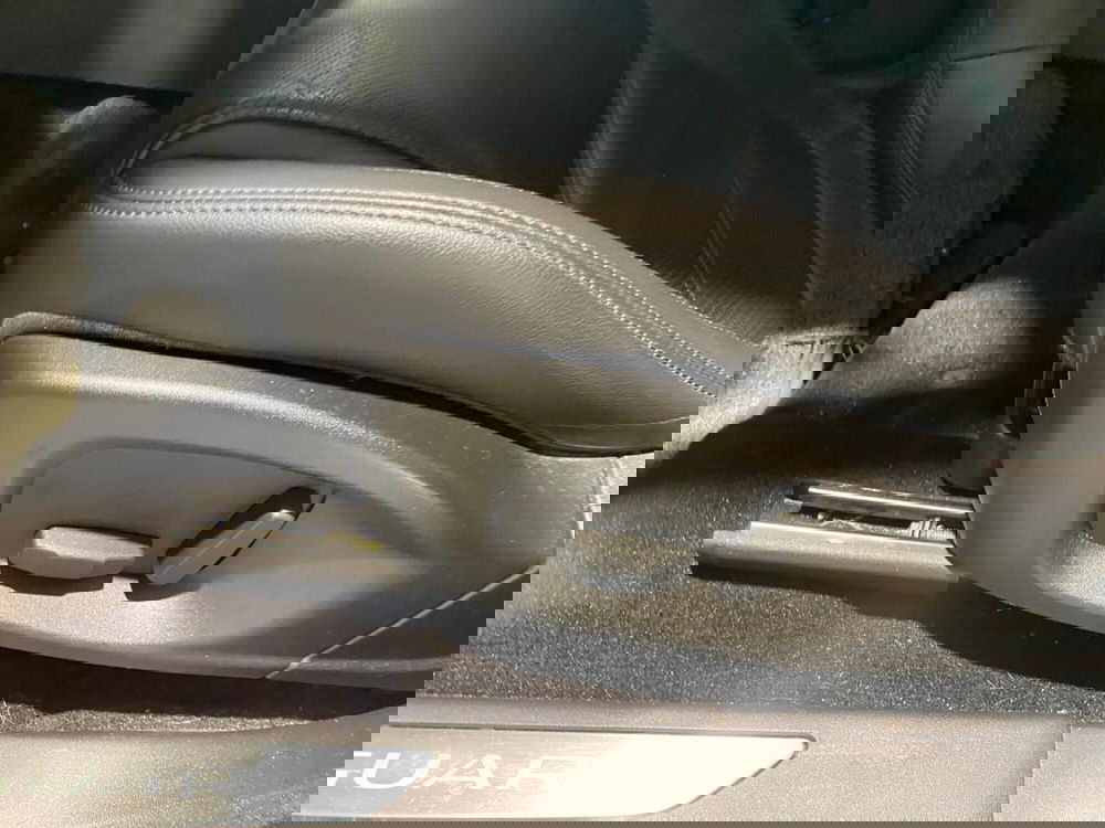 Jaguar E-Pace usata a Milano (14)