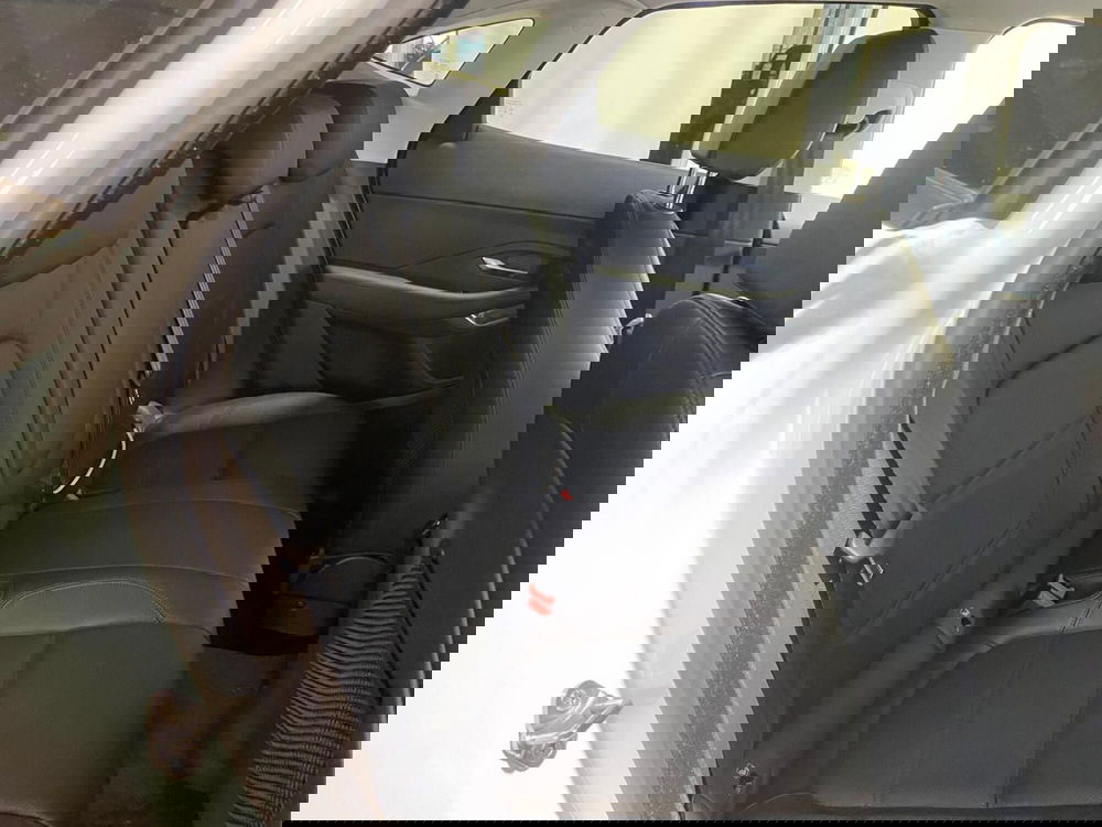 Jaguar E-Pace usata a Milano (16)